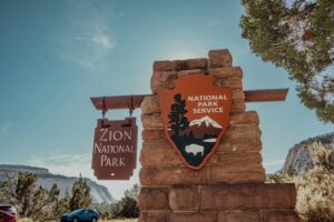 picture of the entrance to Zion National Park