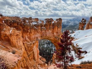 picture of a natural bridge formation in Bryce Canyon National Park